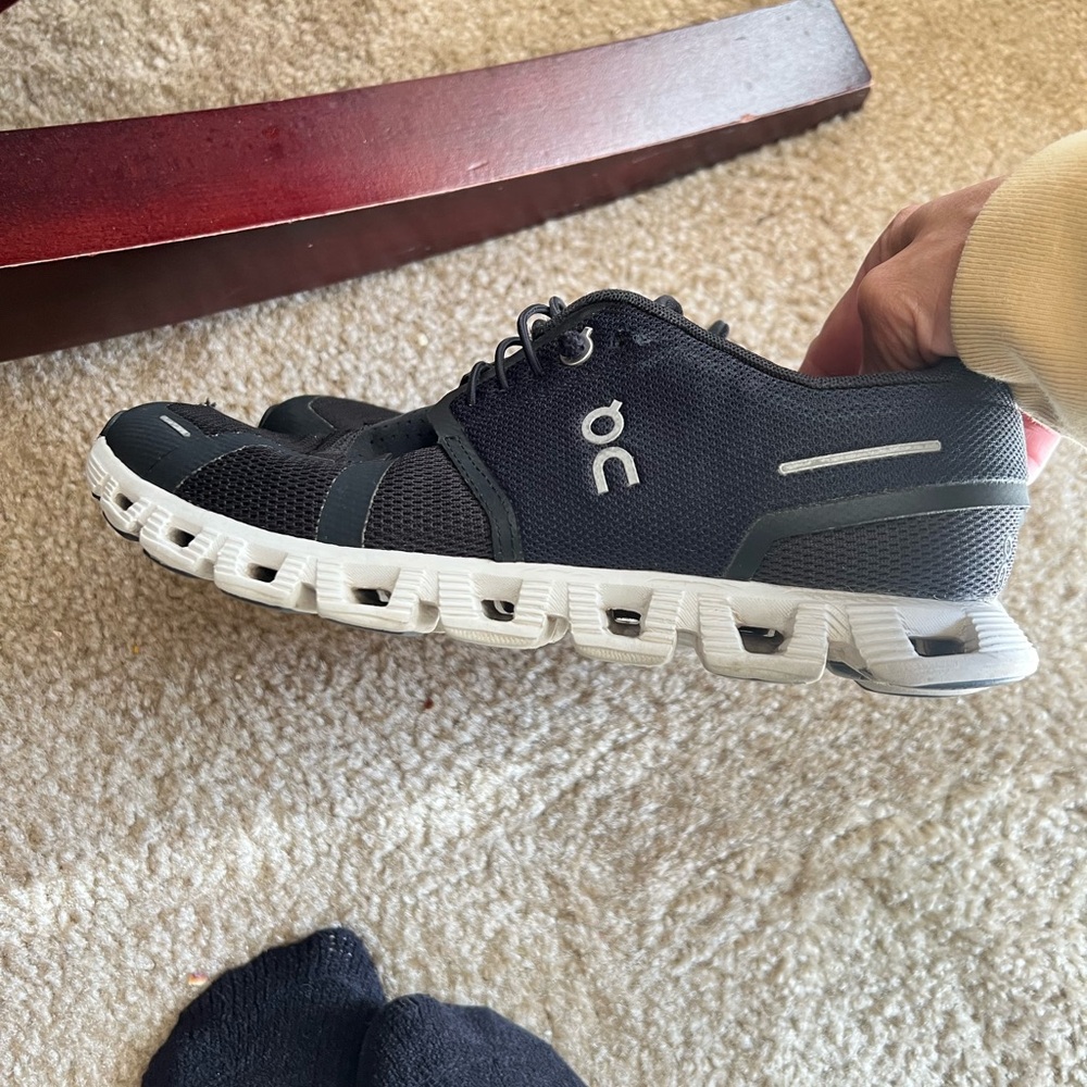 On cloud 5 sneaker